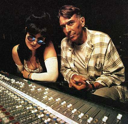 Cale Producing Siouxsie - photo: Bob Berg